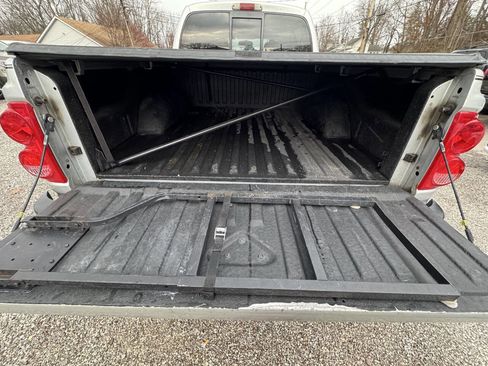 Used 2006 Dodge Dakota SLT image 22