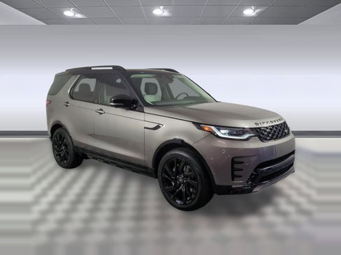 Certified 2025 Land Rover Discovery Dynamic SE image 6