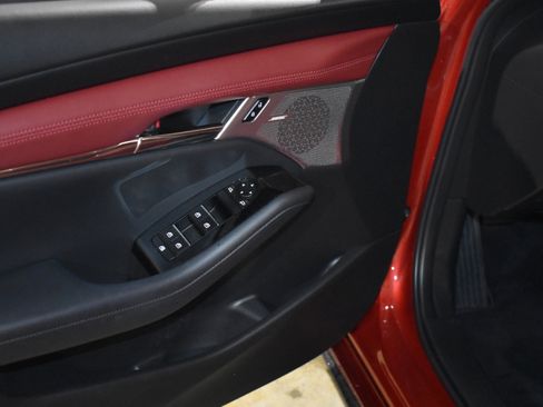 Used 2020 MAZDA MAZDA3 Hatchback w/ Premium Package image 26