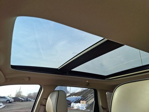 Used 2017 Jeep Grand Cherokee Overland image 14