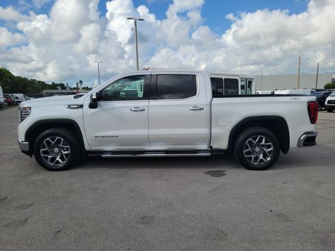Used 2023 GMC Sierra 1500 SLT w/ SLT Premium Package AWD/4WD image 8