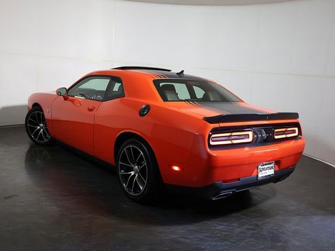 Used 2016 Dodge Challenger R/T Scat Pack RWD image 2