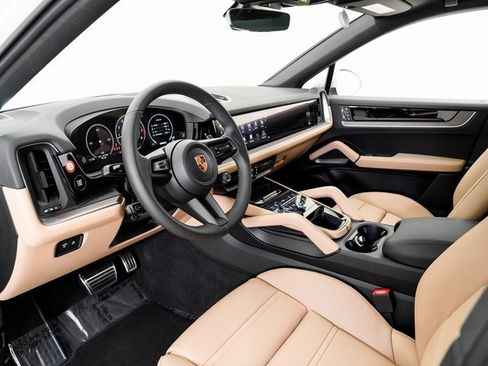 New 2026 Porsche Cayenne image 4