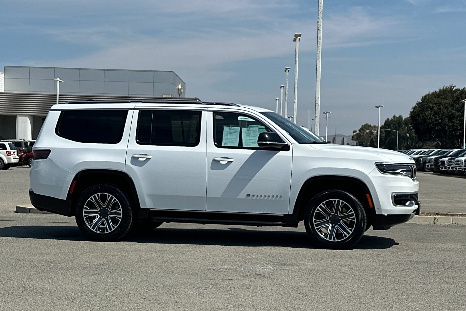 Used 2024 Jeep Wagoneer Series II AWD/4WD image 3