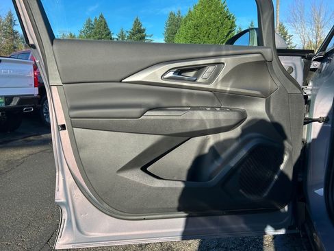 New 2026 Chevrolet Equinox EV LT image 22