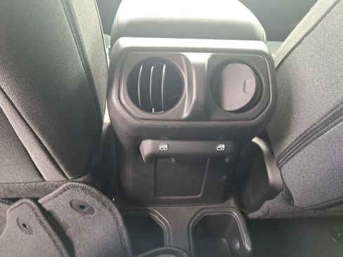 Used 2025 Jeep Gladiator Sport image 12