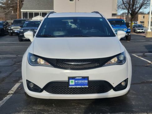 Used 2019 Chrysler Pacifica Touring-L w/ S Appearance Package image 8