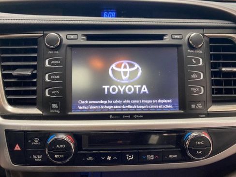 Used 2019 Toyota Highlander Limited FWD image 32
