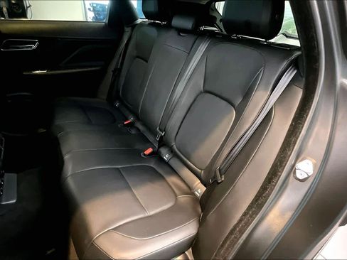 Used 2019 Jaguar F-PACE Premium image 40