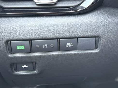 Used 2025 Nissan Sentra SV FWD image 23
