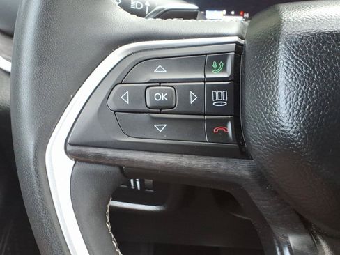 Used 2023 Jeep Grand Cherokee Limited w/ Black Appearance Package AWD/4WD image 14