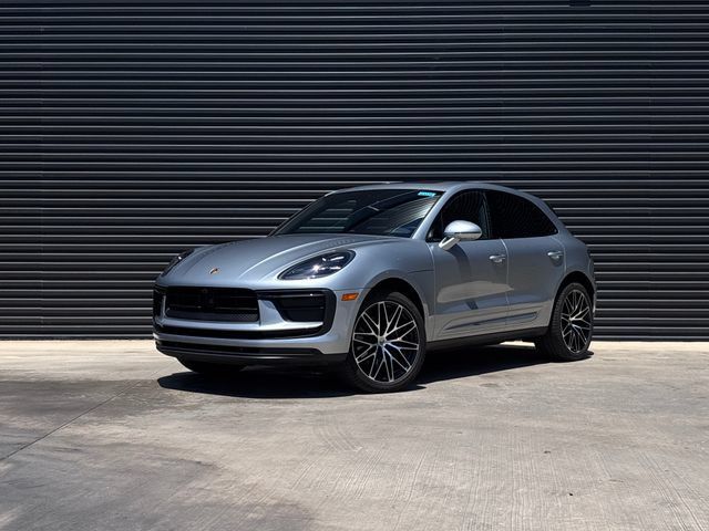 Certified 2026 Porsche Macan AWD/4WD image 1