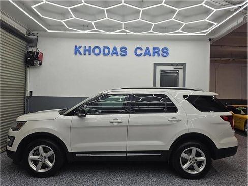 Used 2016 Ford Explorer XLT w/ Equipment Group 202A image 1