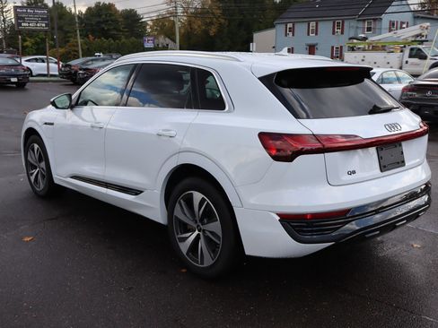 Used 2024 Audi Q8 e-tron Premium Plus w/ Premium Plus Package image 7