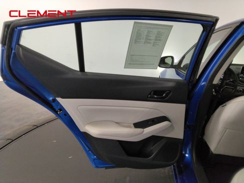 Used 2025 Nissan Altima 2.5 SV image 27