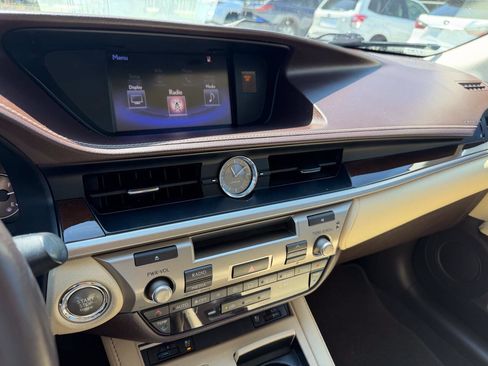 Used 2016 Lexus ES 350 w/ Premium Package w/Wood Trim FWD image 17