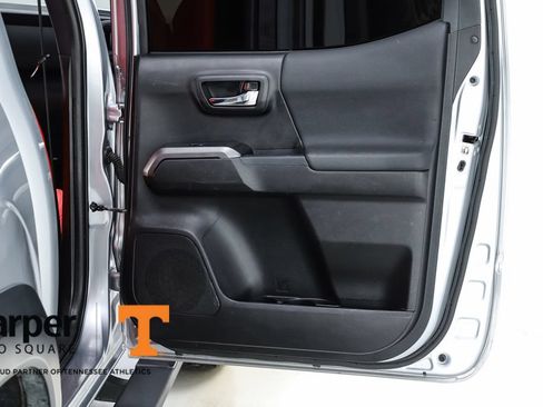 Used 2019 Toyota Tacoma TRD Off-Road w/ Technology Package AWD/4WD image 66
