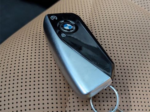 Used 2023 BMW 740i image 21