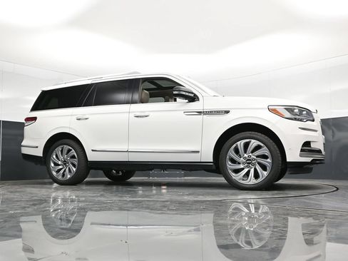 Used 2024 Lincoln Navigator Premiere AWD/4WD image 58