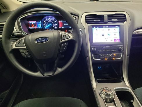 Used 2019 Ford Fusion SE image 22