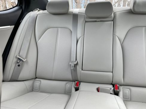 Used 2025 Genesis G70 2.5T image 42