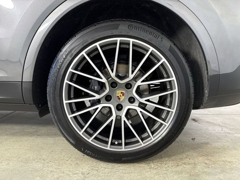Certified 2023 Porsche Cayenne AWD/4WD image 14