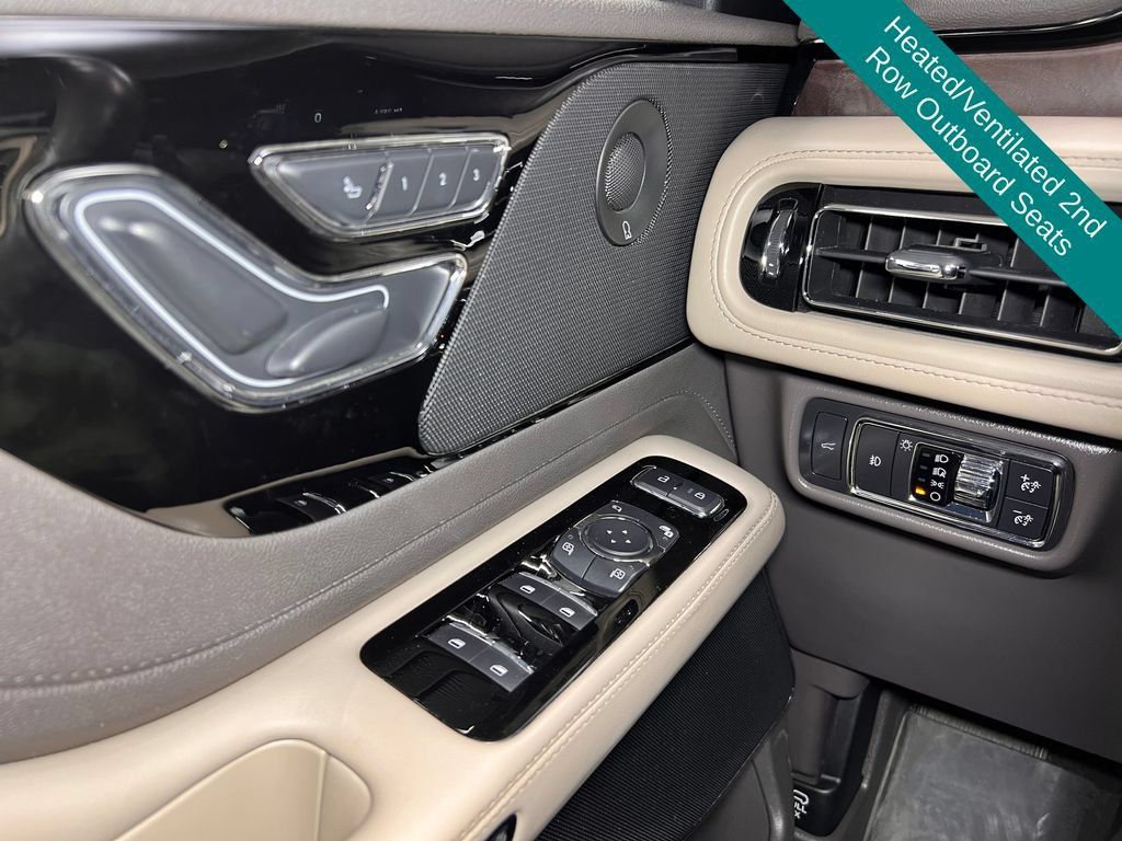 Used 2020 Lincoln Aviator Reserve w/ Equipment Group 201A AWD/4WD image 17