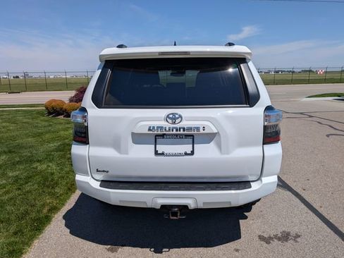 Used 2022 Toyota 4Runner SR5 Premium w/ Moonroof Package AWD/4WD image 7