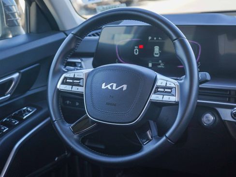 Used 2024 Kia Telluride LX image 16