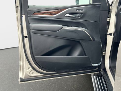 Used 2021 Cadillac Escalade Premium Luxury w/ Driver Assist Tech Package image 16