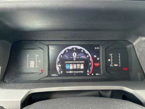 Used 2025 Toyota Tacoma SR5 AWD/4WD image 27
