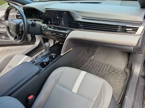 Used 2025 Toyota Camry SE w/ Convenience Package FWD image 15