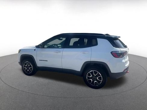 Used 2025 Jeep Compass Trailhawk image 10