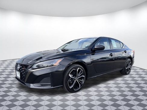 Used 2024 Nissan Altima 2.5 SR image 3