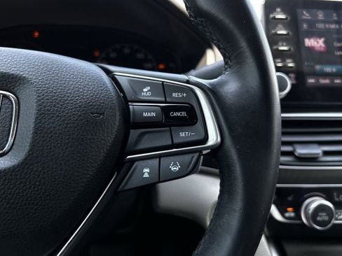 Used 2018 Honda Accord Touring image 16