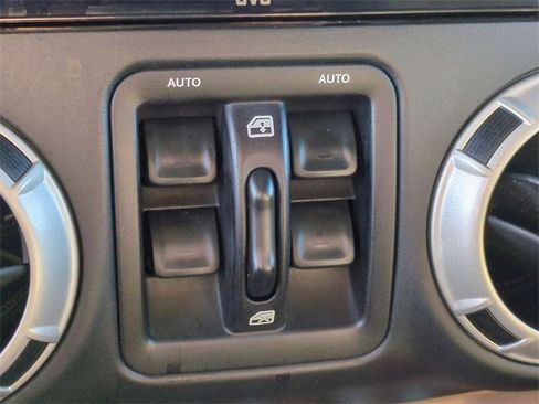 Used 2016 Jeep Wrangler Unlimited Sahara w/ Dual Top Group image 19