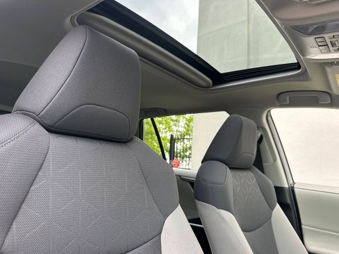 Used 2021 Toyota RAV4 XLE w/ Convenience Package image 15