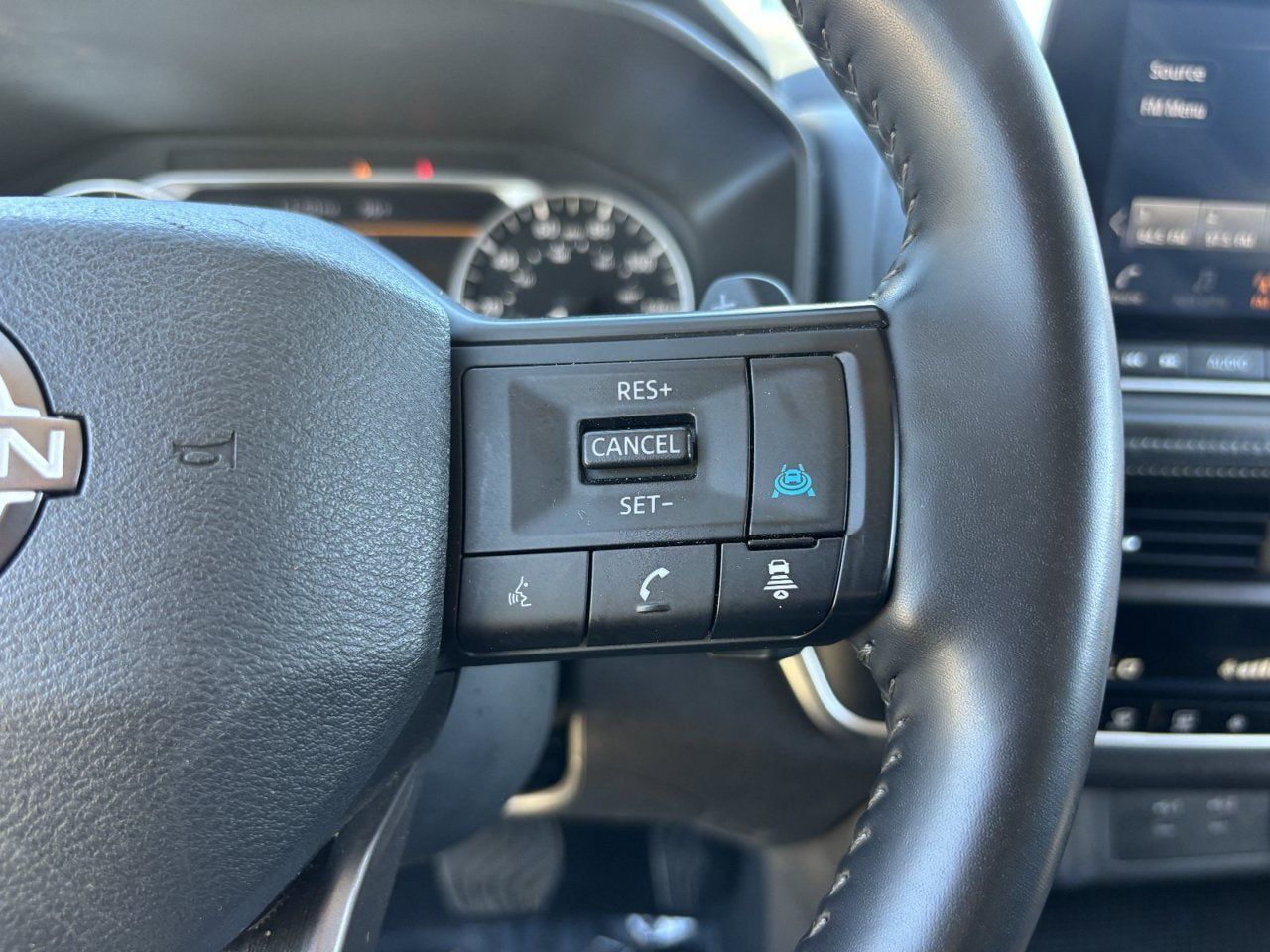 Used 2025 Nissan Rogue SV AWD/4WD image 27