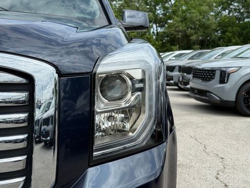 Used 2017 GMC Yukon XL SLT w/ Premium Edition AWD/4WD image 4