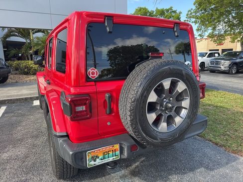 Used 2019 Jeep Wrangler Unlimited Sahara image 12