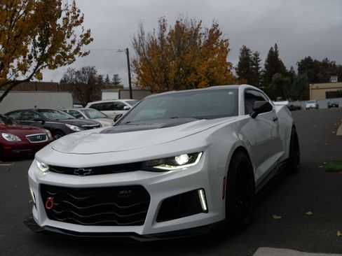 Used 2018 Chevrolet Camaro ZL1 image 30