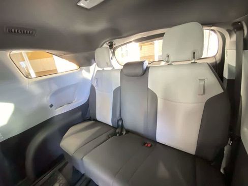 Used 2022 Toyota Sienna XSE AWD/4WD image 27