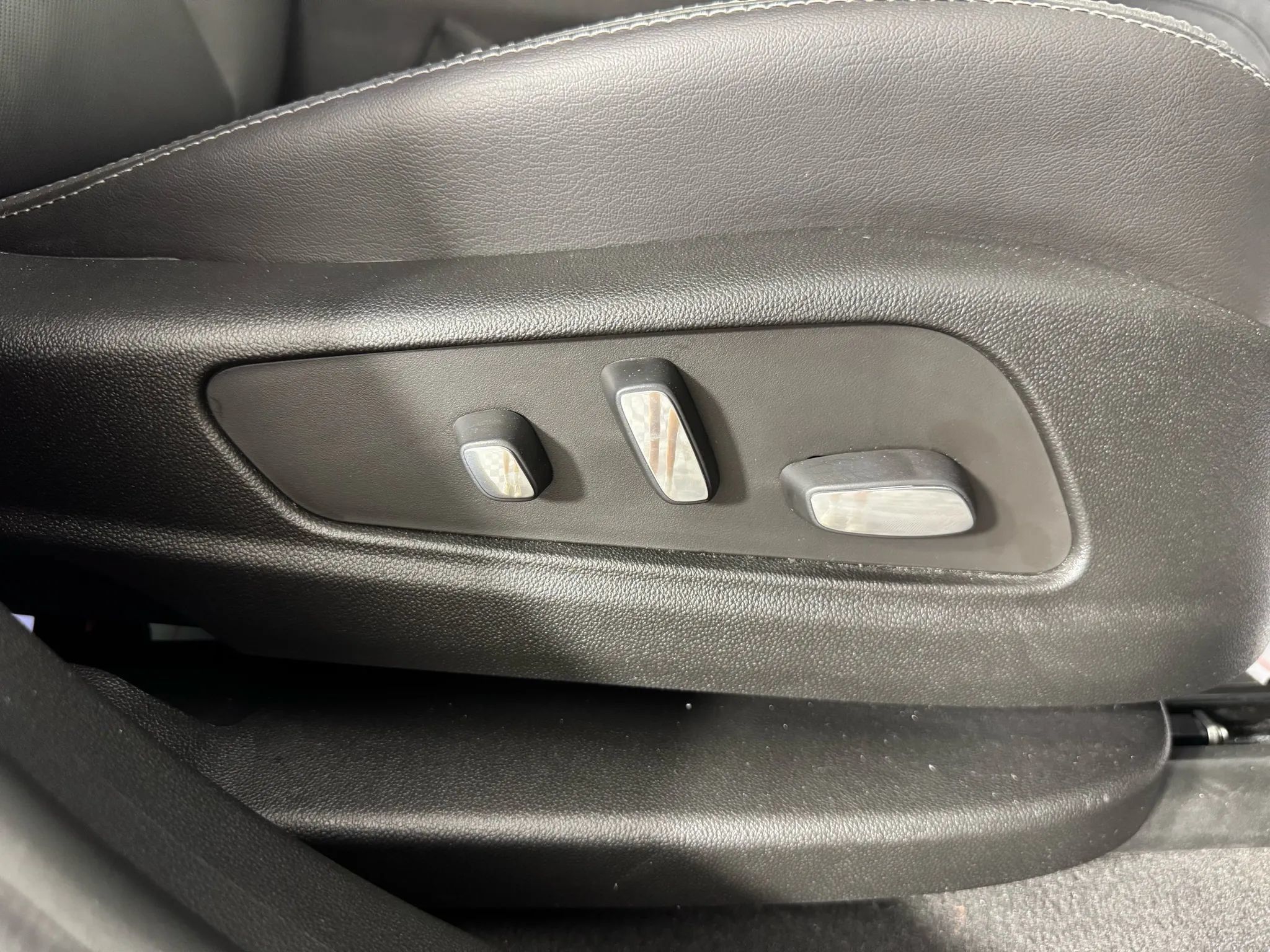 Used 2024 Cadillac XT5 Premium Luxury w/ LPO, Floor Liner Package AWD/4WD image 38