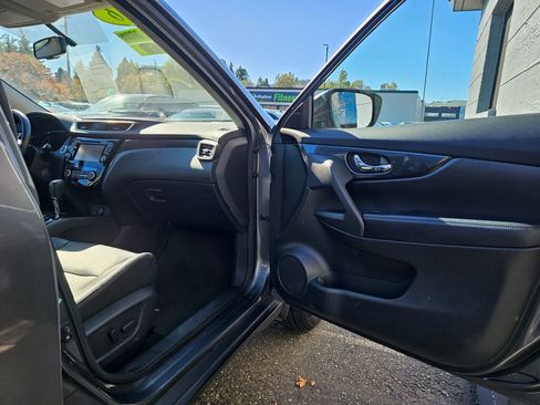 Used 2016 Nissan Rogue SL image 10