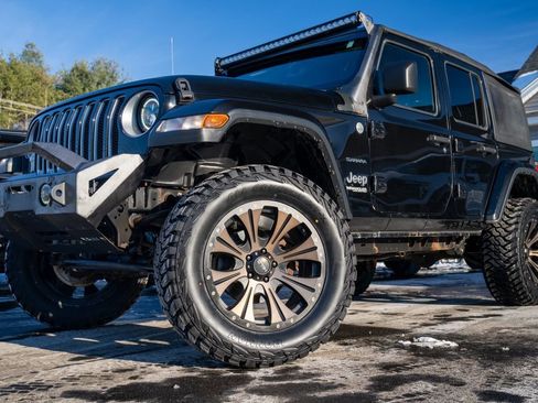 Used 2018 Jeep Wrangler Unlimited Sahara image 1