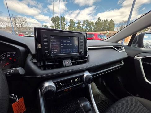Used 2022 Toyota RAV4 LE image 20