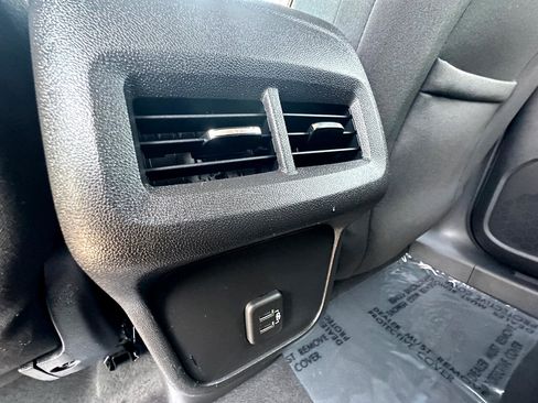 Used 2021 Chevrolet Equinox LT image 40