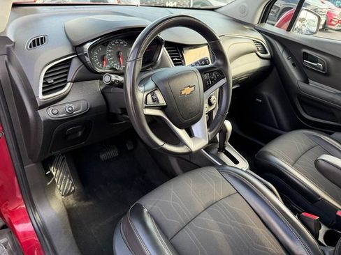Used 2018 Chevrolet Trax LT w/ Sun & Sound Package AWD/4WD image 18