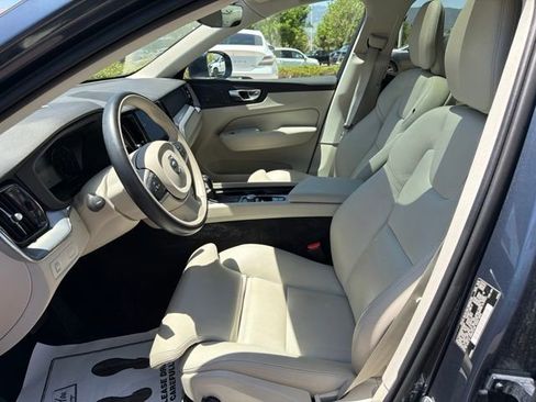 Used 2019 Volvo XC60 T5 Momentum w/ Multimedia Package AWD/4WD image 11
