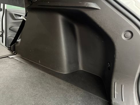 Used 2025 Chevrolet Trax LT FWD image 38